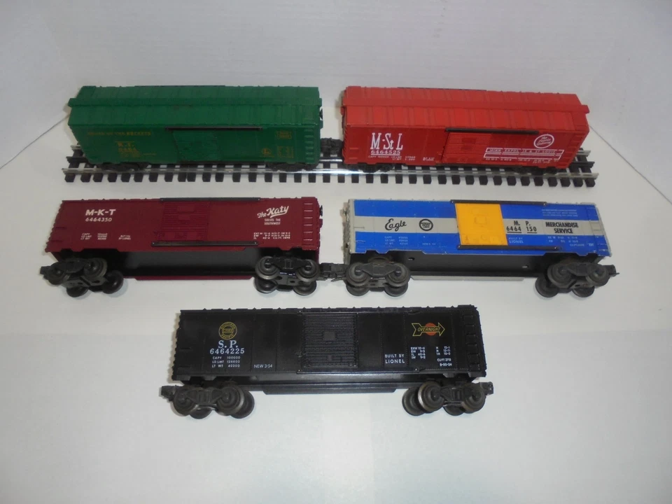 LIONEL LOT OF (5) 6464 SERIES BOX CAR VINTAGE O GAUGE POST WAR - Image 3 of 4
