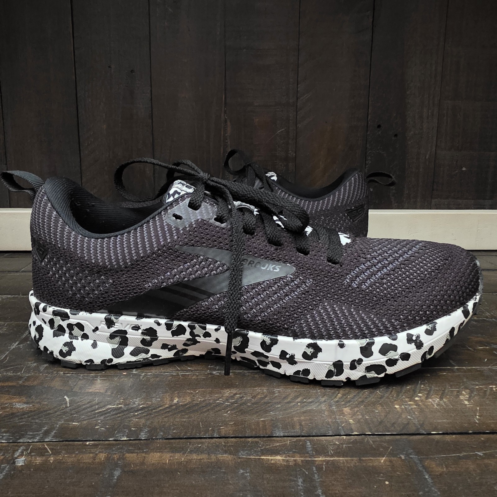 NEW Brooks Revel 5 Snow Leopard Print Women's Shoes Black White Silver /Grey 8.5 thumbnail 2