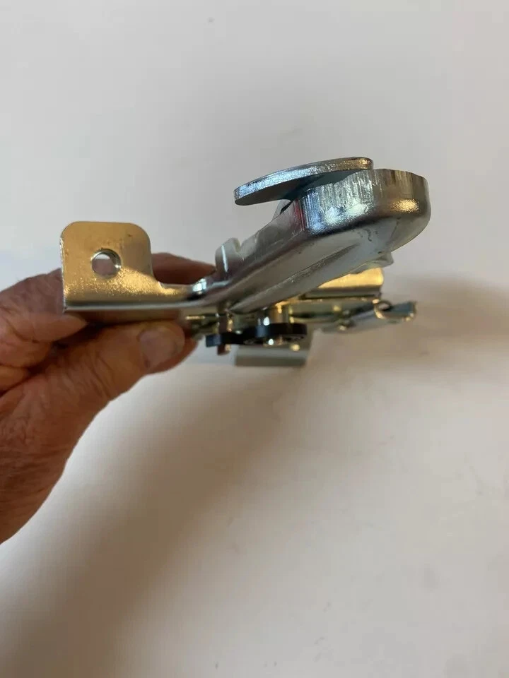 1955 1956 1957 55 56 57 Chevy Chevrolet GMC camión capó cierre nuevo envío gratuito Foto 4 de 4