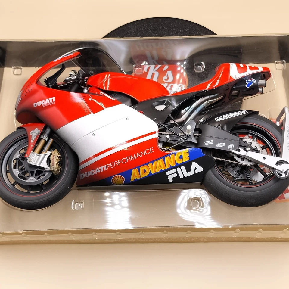 MINICHAMPS 1/6 Ducati Desmosedici Loris Capirossi Dirty Version 062031495 MotoGP - Image 2 of 4