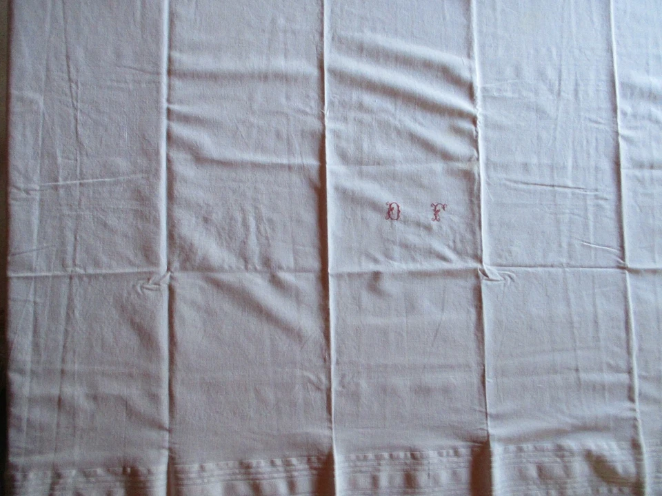 Nappe N°270 en lin monogramme rouge DF liteaux 165 x 170 cm  Bon état - Photo 4/4