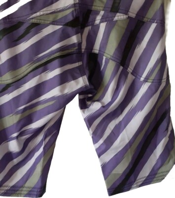 Short TEN-80 Board Short, Taille S (28 Pouces), Rose/violet, Motif Paisley, Neuf