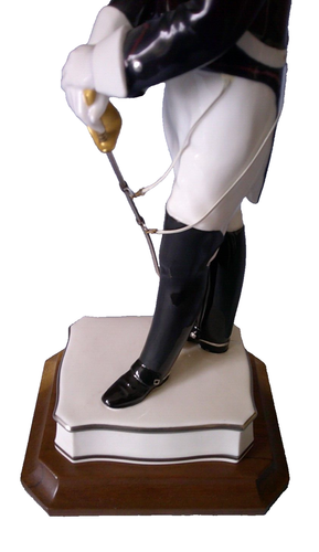 Royal Worcester Gendarme Of The Gendarmeria Pontificia Limited Edition 57/150 - Picture 12 of 16