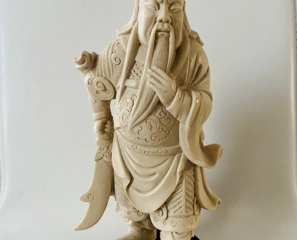  Antigua estatuilla china tallada  Foto 4 de 4