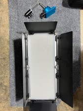 NEEWER NL960 Dimmable Bi-Color LED Panel w/ barn doors and V Mount Battery Plate