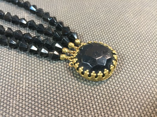 Ancien collier en perles noires avec pendentif avec pierre noire vintage - Bild 2 von 5