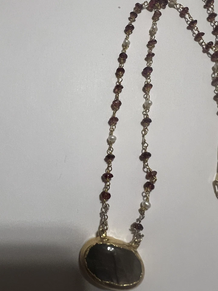 Collar de cadena de cama de granate colgante de labradorita Foto 4 de 4