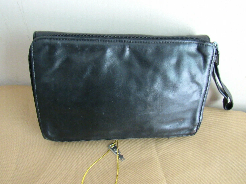 LODIS CERRADURA DE LLAVE DE CUERO NEGRO GRANDE LLEVA EN BOLSA/MUÑEQUERA CON LLAVE-RARA Foto 2 de 4