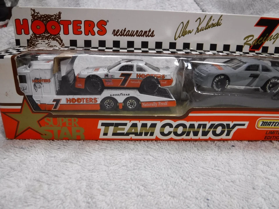 Matchbox Team Convoy Hooters Restaurants Racing Transporter Set - Image 2 of 4