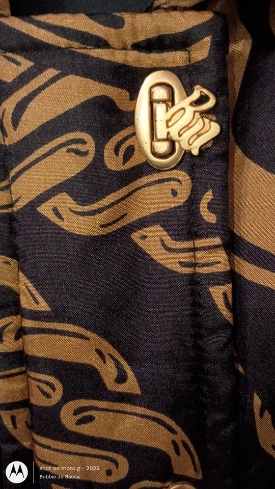 VTG. Y2K  AUTHENTIC ROCA WEAR PUFFER CROPPED JACKET FAUX FUR HOOD SZ. M - Image 2 of 4