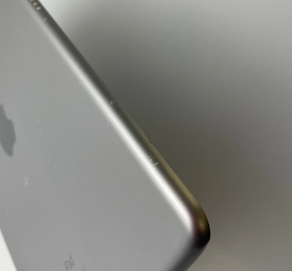 Apple iPad Pro 9.7" (2016) 256GB Space Grey - Spares + Repairs Ref1722 - Image 4 of 4