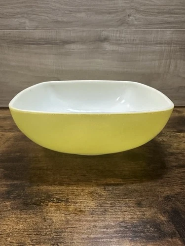 Vintage Pyrex Primary Yellow Serving Bowl Dish 525B-025 2.5 QT Free Shipping