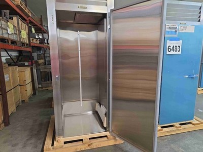 6492 New Old Stock Traulsen - Keg Cooler - 1-Door Cooler Roll In RRI132HUT-FHS