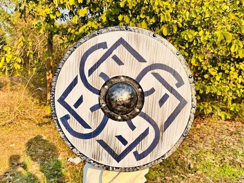 Escudo vikingo de mitología nórdica Escudo vikingo de madera Escudo de guerrero - Imagen 4 de 10