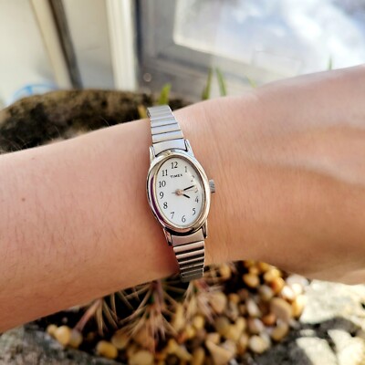 Vintage Timex Dainty Silver Stretch Watch | eBay display picture 3