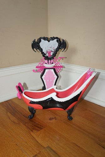 Monster HIgh Draculaura Powder Room Playset - Picture 6 of 13