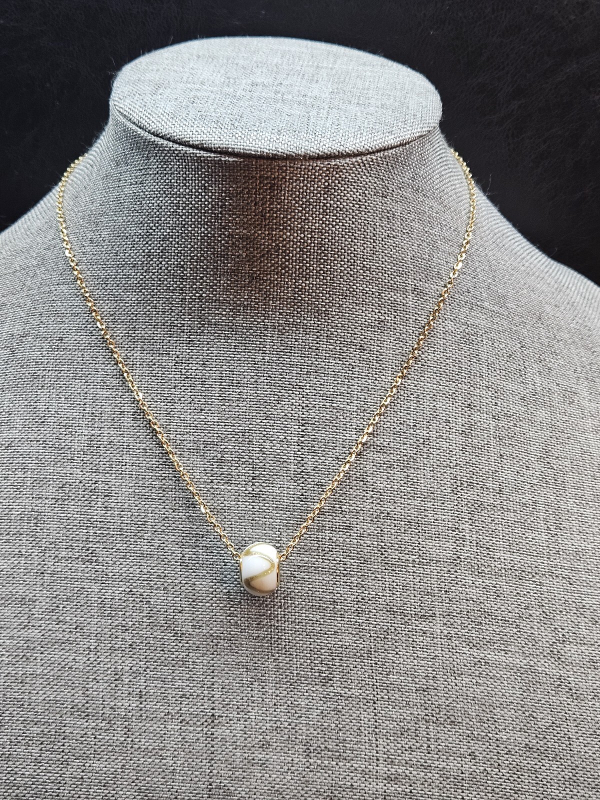 New! Unused Gold Tone Glass Round Pendant Choker Necklace 16.5