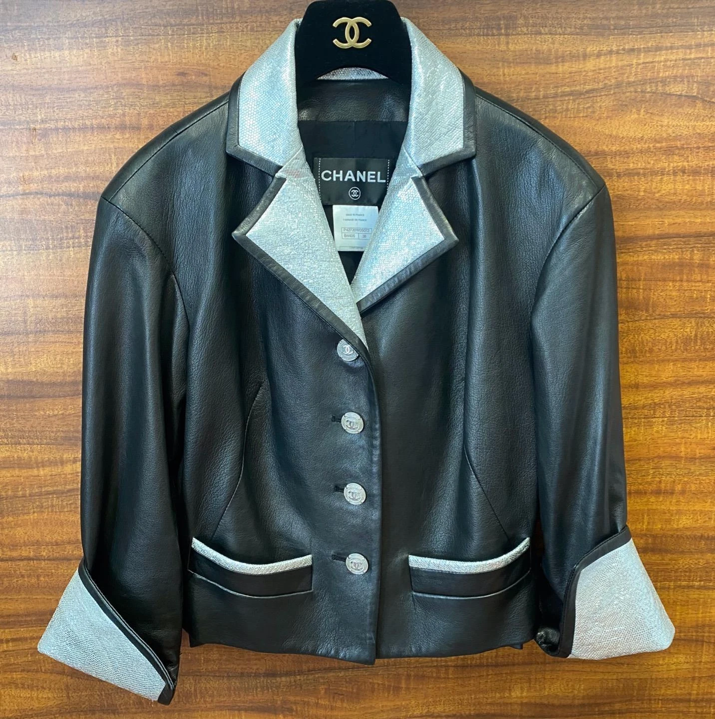 Giacca blazer corta vera pelle di agnello nera CHANEL dettagli argento taglia 38