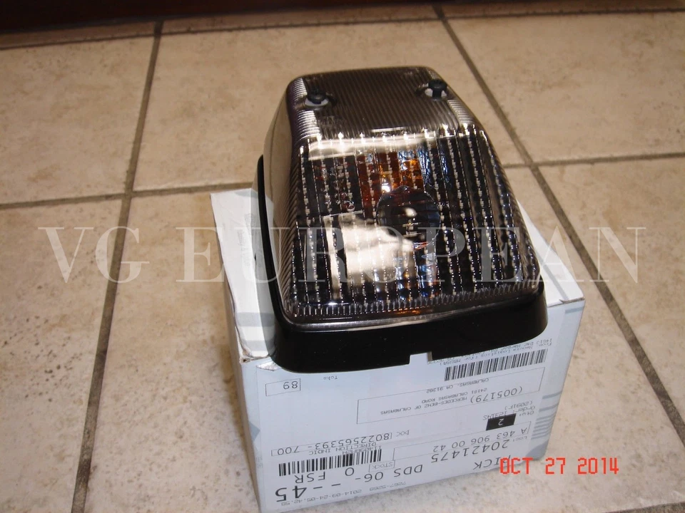 Mercedes-Benz G-Class G55 G500 G550 G63 Genuine Front Clear Turn Signal Lights - Image 3 of 4
