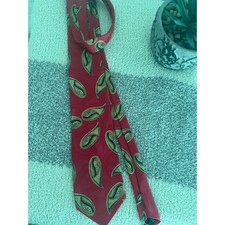 Barneys New York Necktie Mens OS Red Excellent Silk Paisley Hand Made USA Tie