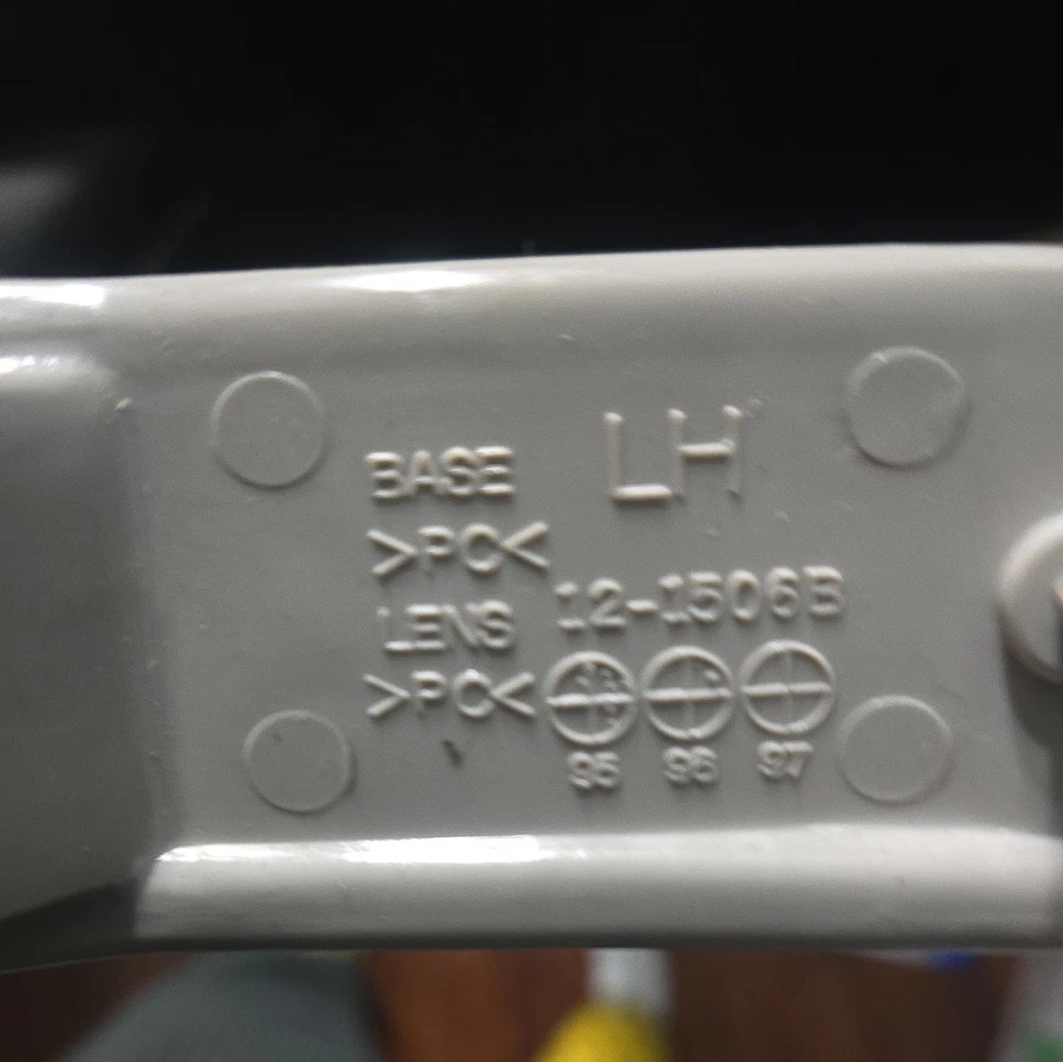 Luz de señalización de esquina de estacionamiento para conductor izquierdo Toyota Camry 95-96 Foto 4 de 4