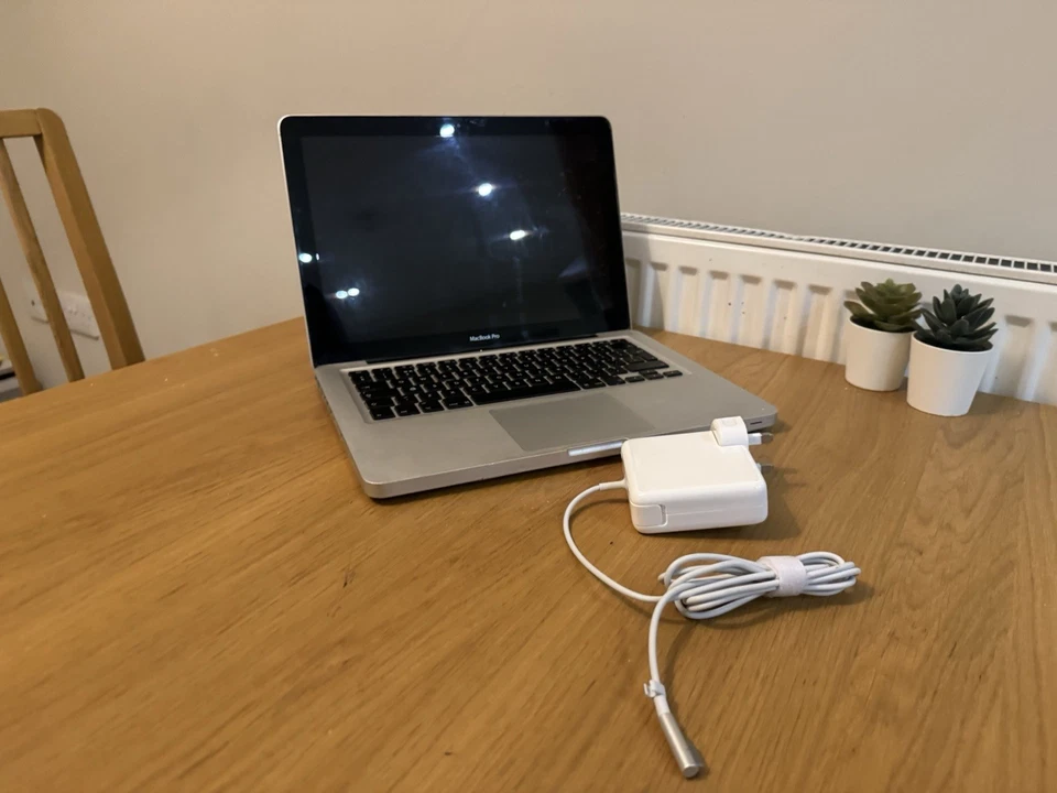 Apple MacBook Pro 13” 2.7GHz i7, 8GB Ram, 250GB SSD Fresh OS Installed - Image 3 of 4