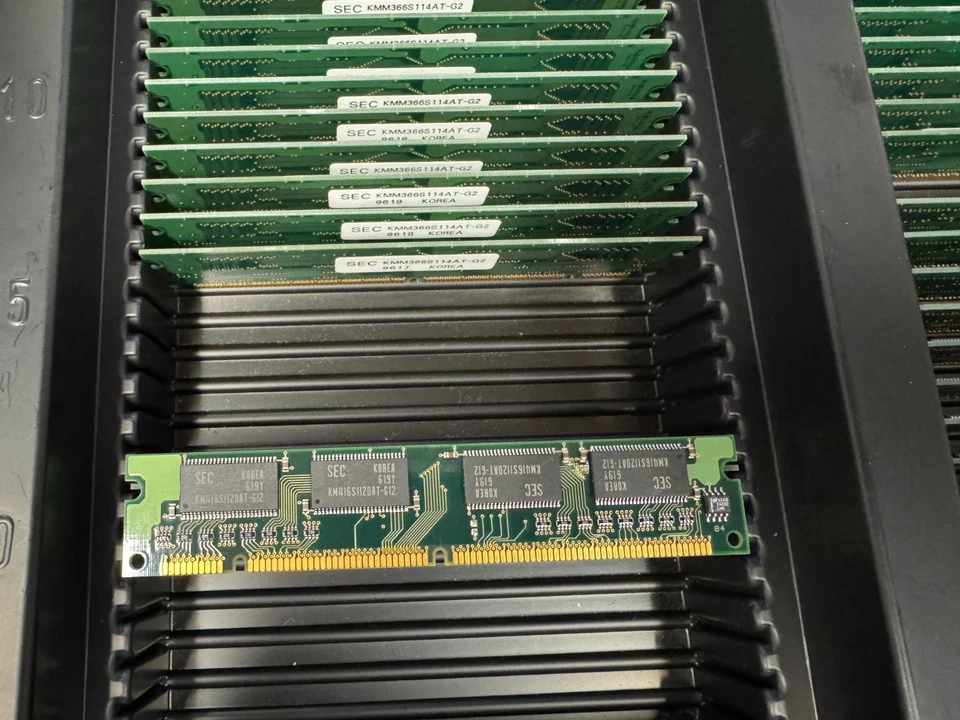 SAMSUNG Vintage 1x64 8MB DIMM Gold Pin 4 chip Non ECC - Image 2 of 2