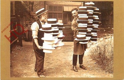 Ansichtskarte: Männer mit Strohhüten, 1928 Hitzewelle (Repro) [Nostalgie]