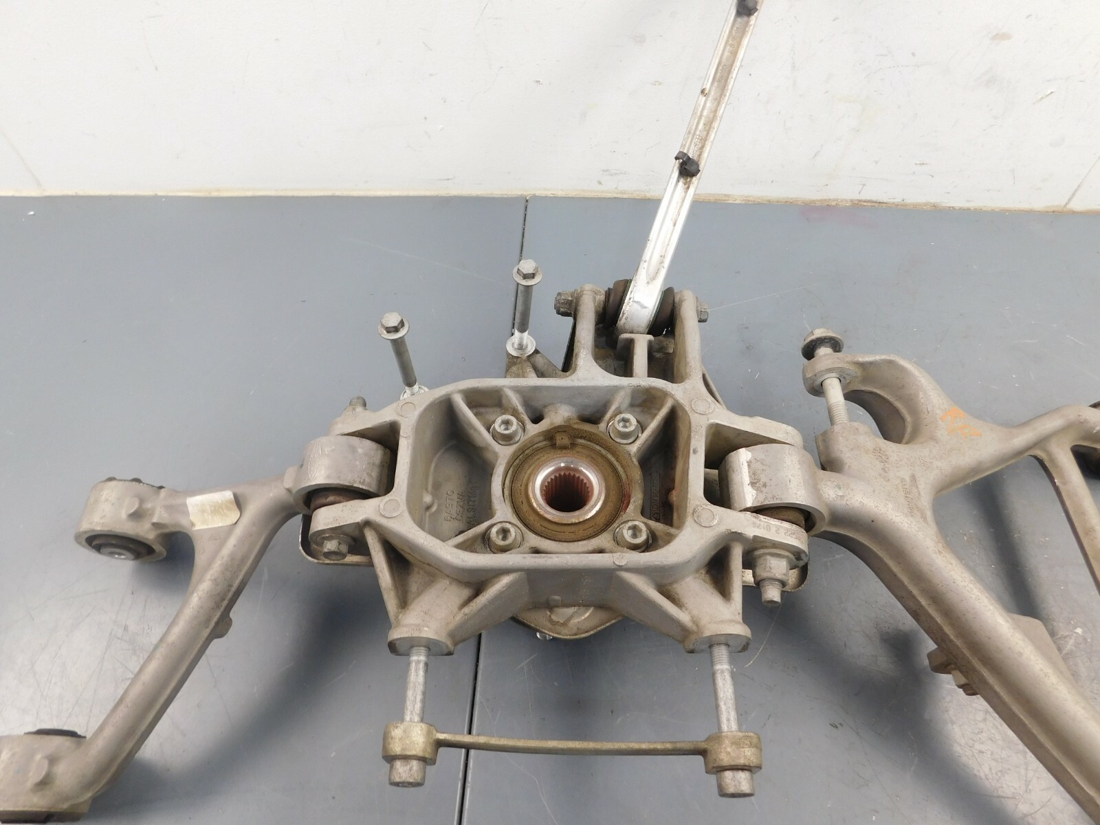 2015 14 - 18 Aston Martin V12 Vantage S Right Rear Hub Assembly #1954 C4