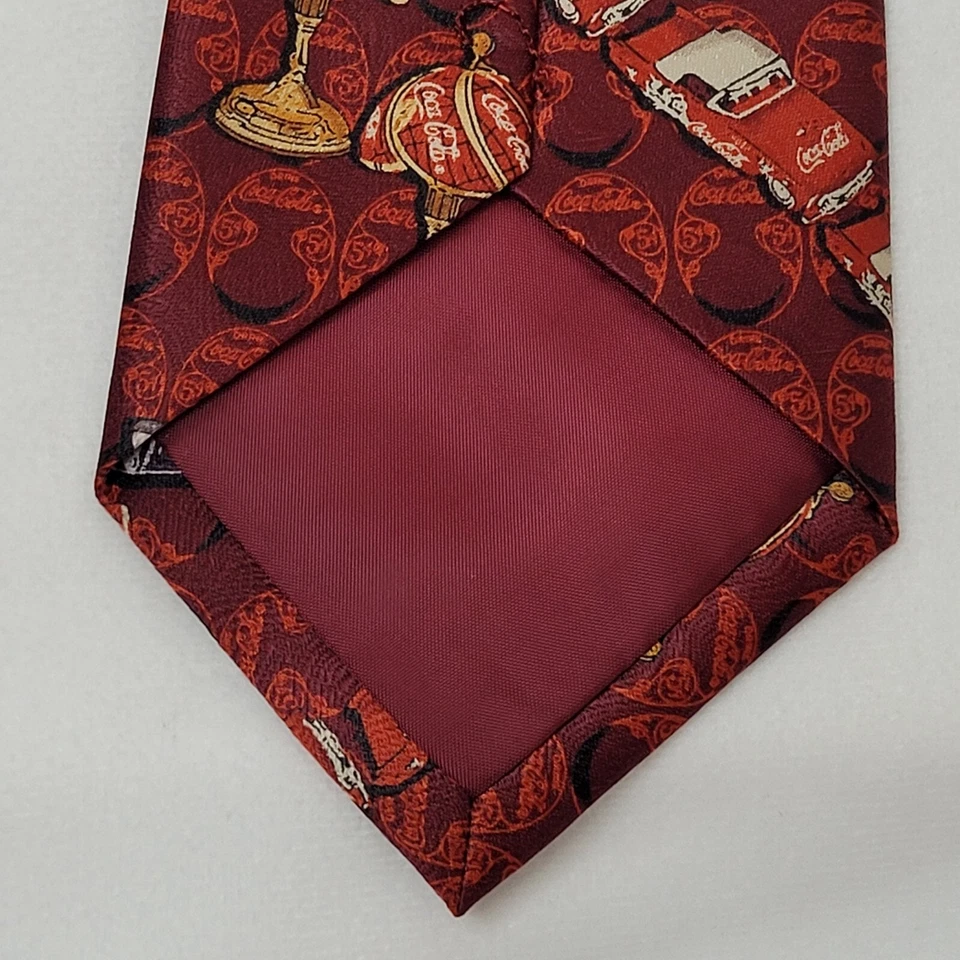 Corbata para hombre Coca-Cola borgoña logotipo retro vintage botellas coches lámparas Foto 4 de 4