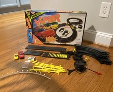 1997 TYCO VIPER Electric Racing Set W/ Box  2 Slot Cars Read
