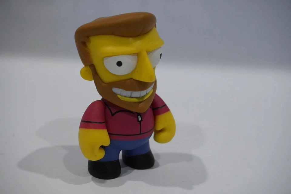 Kidrobot Los Simpson 25 Aniversario 3” Mini Figura Vinilo - Hank Escorpio e8 Foto 3 de 4