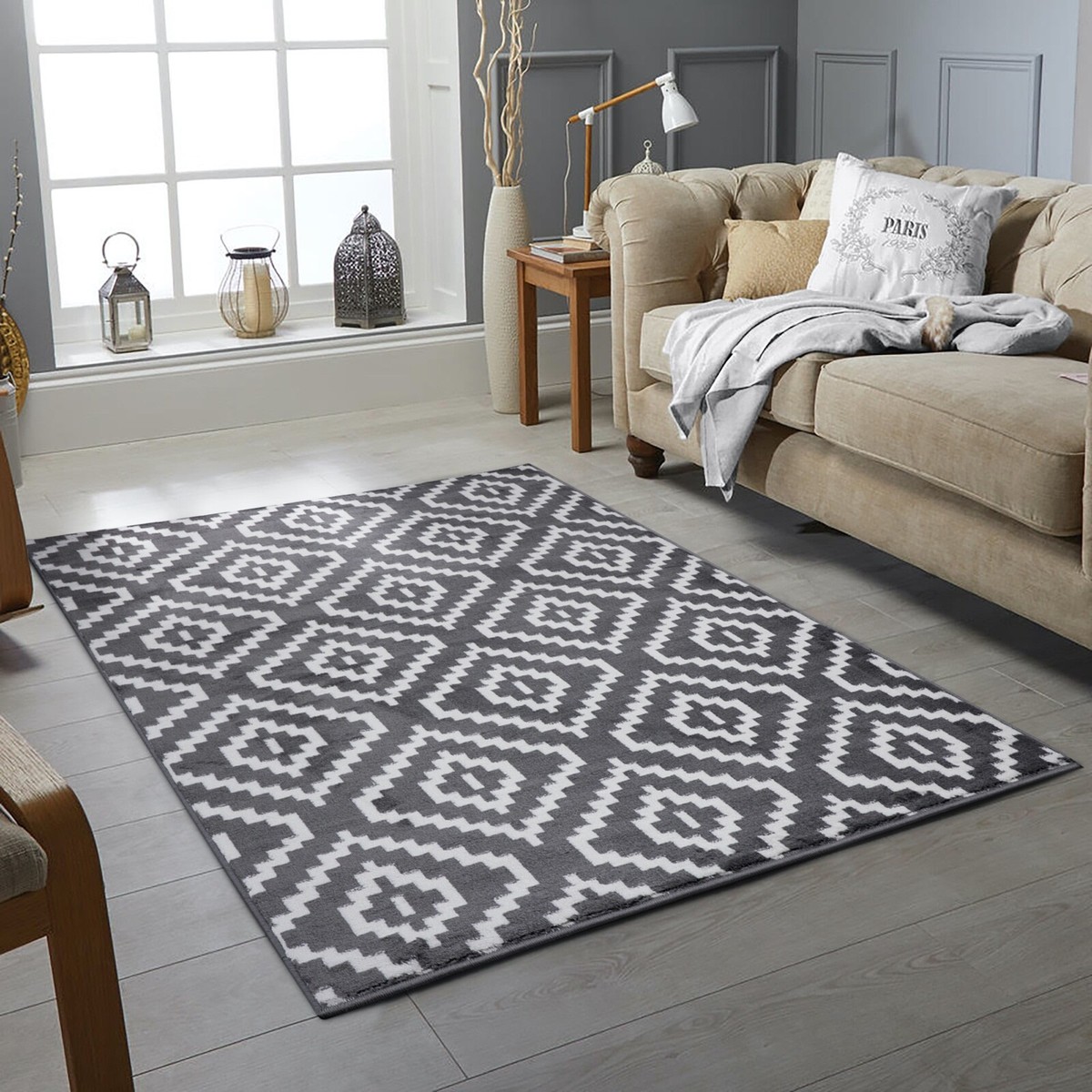Short-Pile Rug Geometric Diamond Pattern Contour Cut Black
