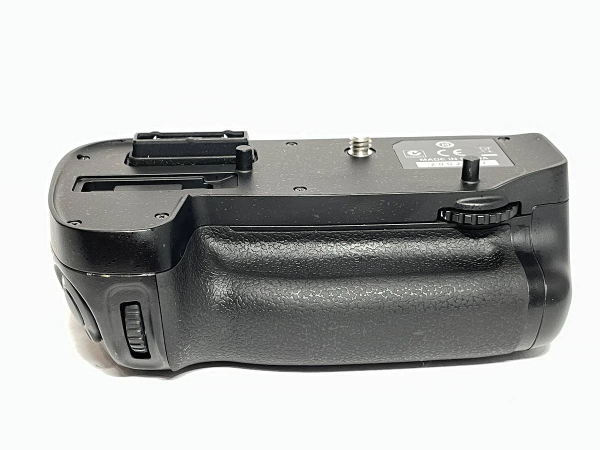 N.MINT Nikon MB-D15 Battery Grip for Nikon D7100 D7200 from JAPAN