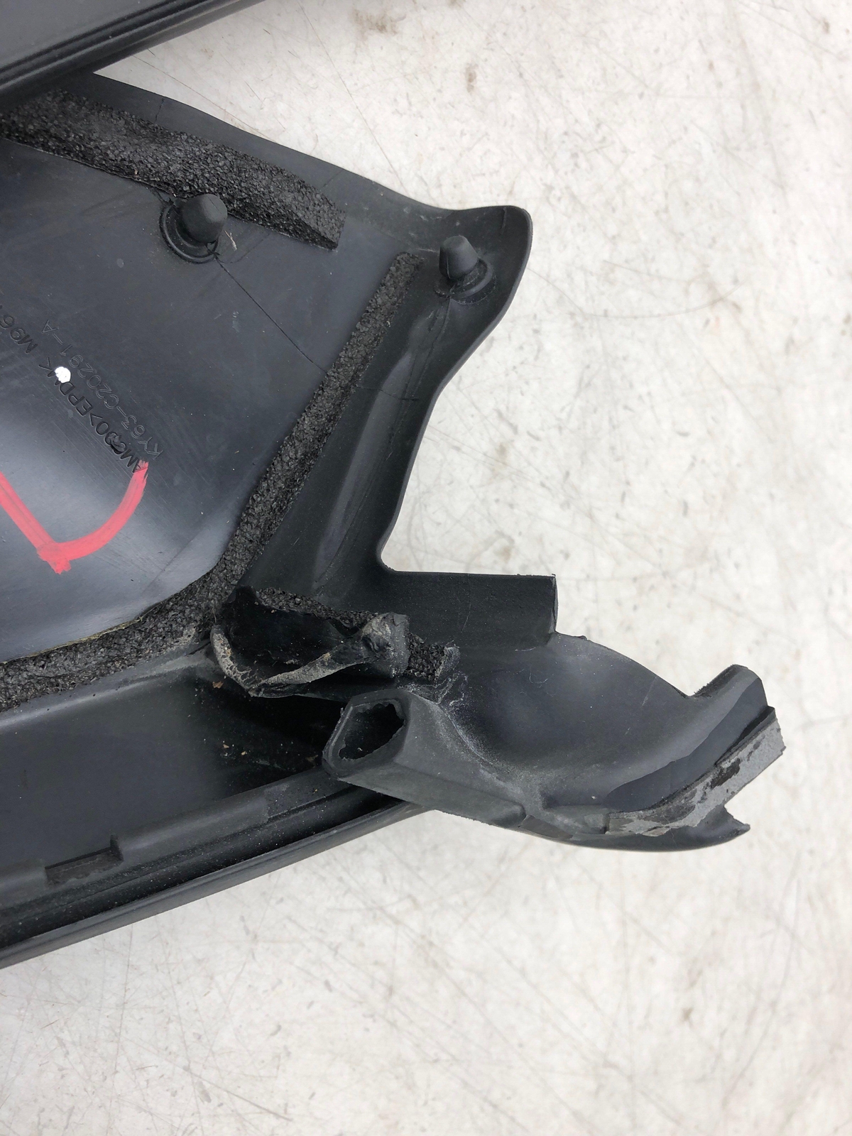 2019-2023 ASTON MARTIN VANTAGE LEFT DOOR MOULDING WEATHER STRIP KY63-C20291-A