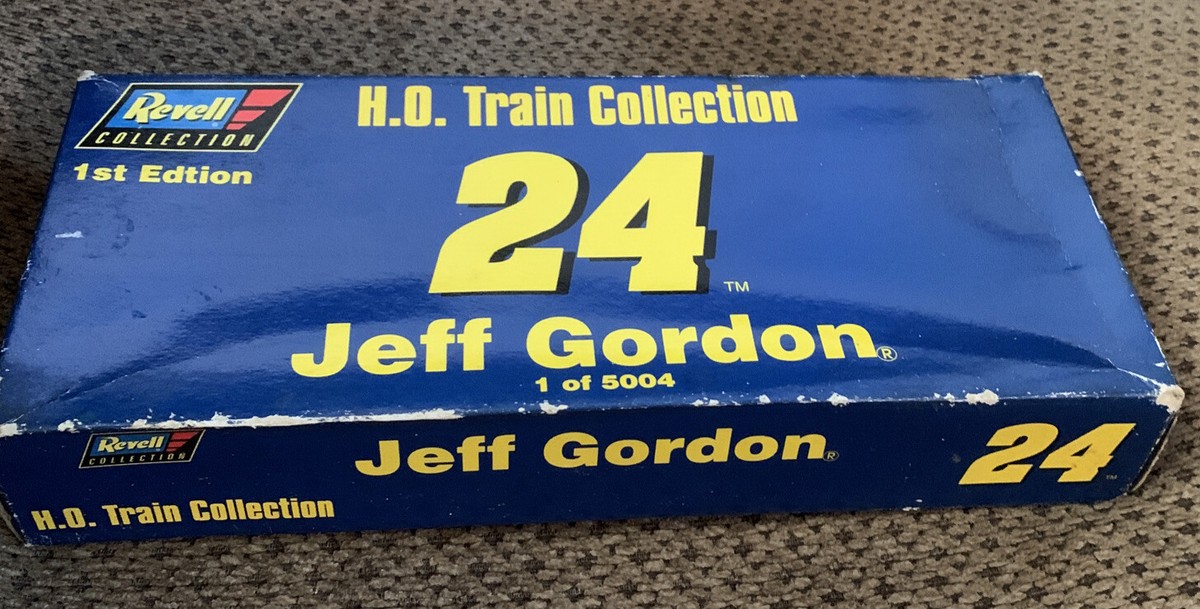 Revell Jeff Gordon DUPONT #24 H.O Train Collection Set 1of