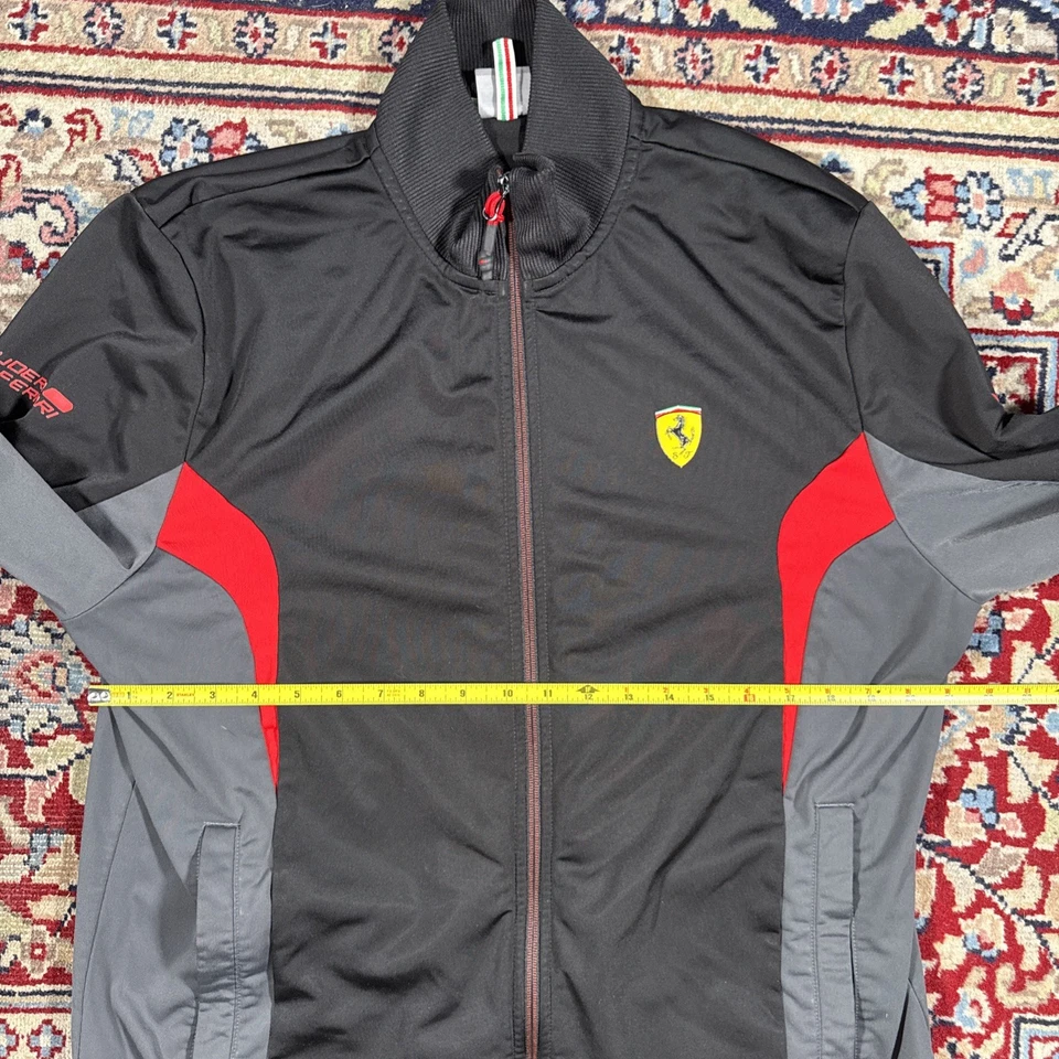 Conjunto de terno de pista PUMA Ferrari jaqueta com zíper e calça de pista preta NOVO tamanho XL - Imagem 3 de 4