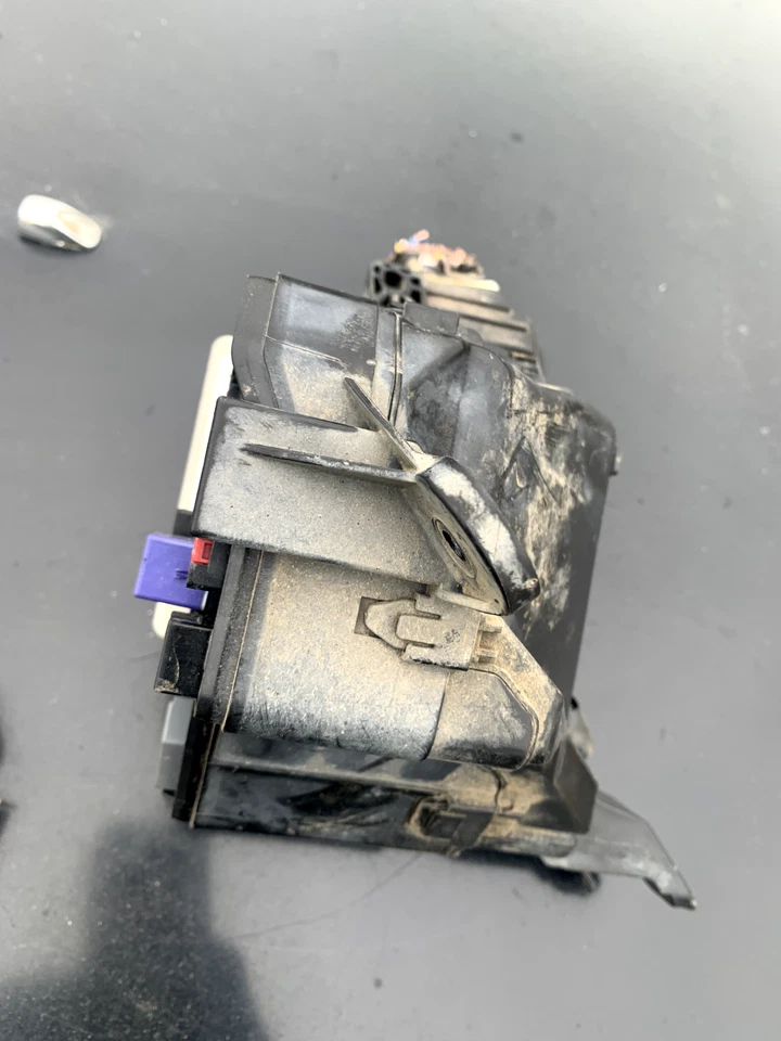 Toyota Yaris 2015 hatchback 1,5 L caja de fusibles módulo de relé de caja de fusibles OEM Foto 2 de 4