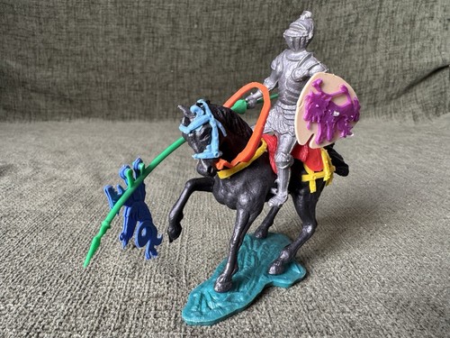 Britains Swoppet Mounted Knight O927 - Picture 1 of 8
