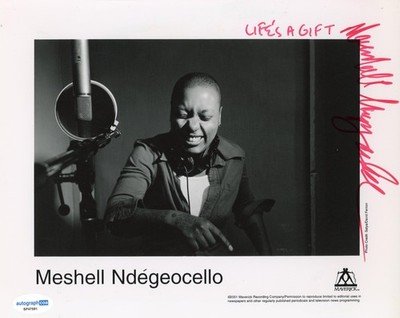 Meshell Ndegeocello ''Fool of Me'' Singer AUTOGRAPH Signed 8x10 Photo ACOA
