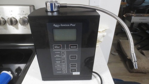 Aqua Ionizer Pro Deluxe 9.5. Used Alkaline Water Ionizer.