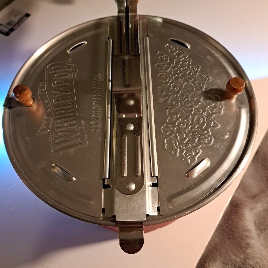 THE GENUINE WHIRLEY-POP Popcorn Maker Aluminum Hand Crank 6 Qt.