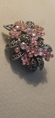  Vintage silver metal filigree pink Austrian crystal rhinestone Brooch 