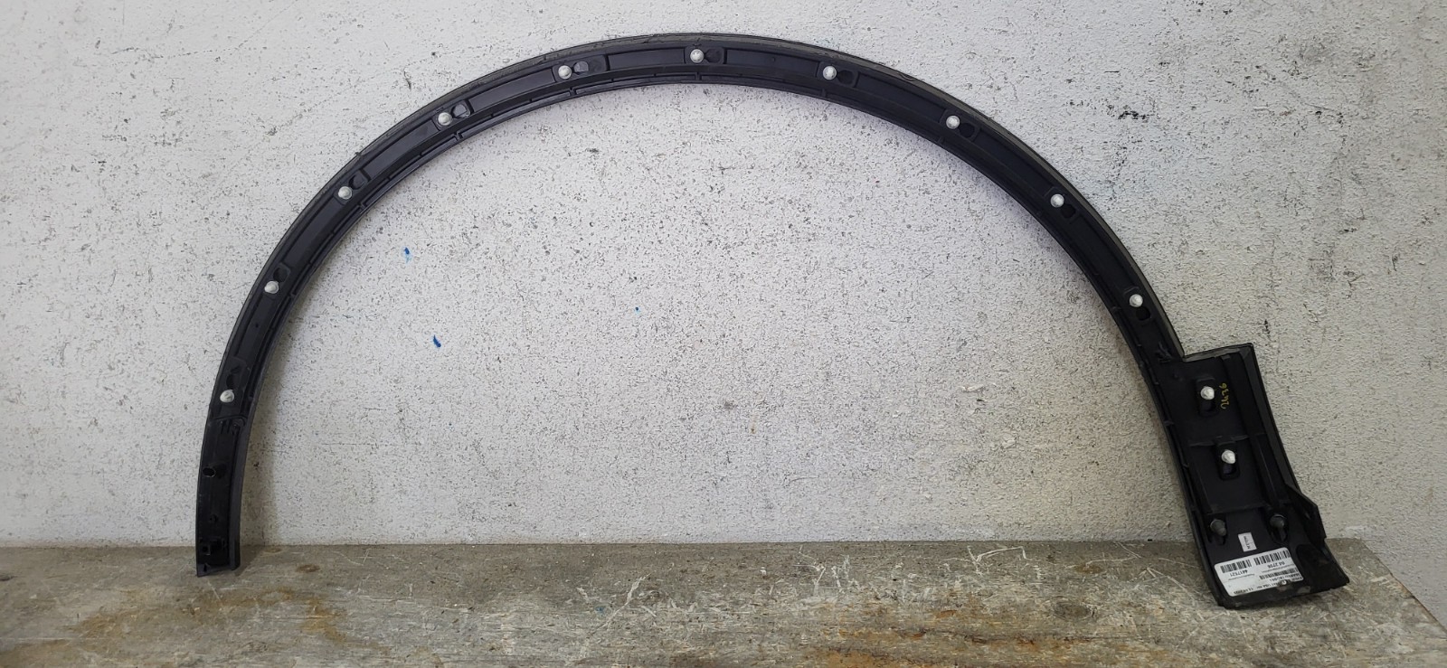 2021-2024 BENTLEY BENTAYGA FENDER FLARE PASSENGER SIDE FRONT USED OEM *DC9110