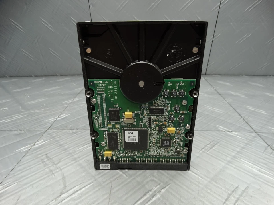 Maxtor 10GB 3.5in IDE 7200RPM Hard Drive Vintage 51024H2 - Image 3 of 4