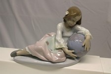 Lladro World of Fantasy 1992  Girl with Globe  5943  Excellent Condition