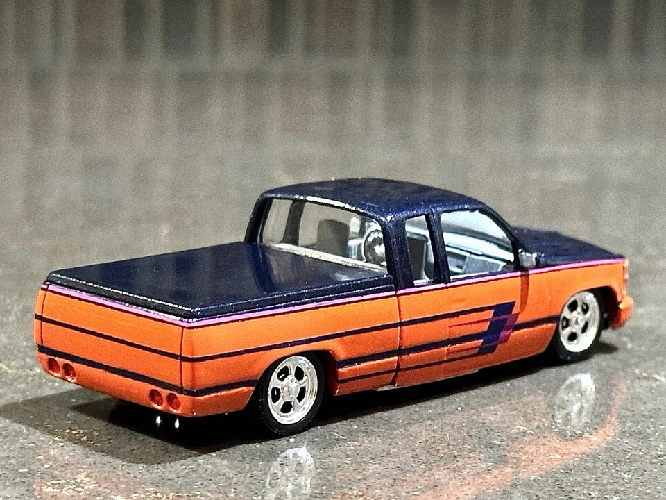 M2 Machines 1993 Chevrolet C1500 Extended 90s Truckin Custom Lowered 1:64 - Image 4 of 4