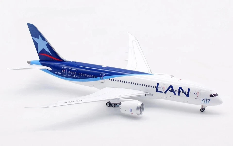 LAN Airlines / Boeing 787-8 / CC-BBA / IF788LAN001 / 1:200 Foto 2 de 4