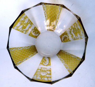 Böhmen Crystalex Schale Jagdmotiv um 1920 Bernsteinfarbener Überfang