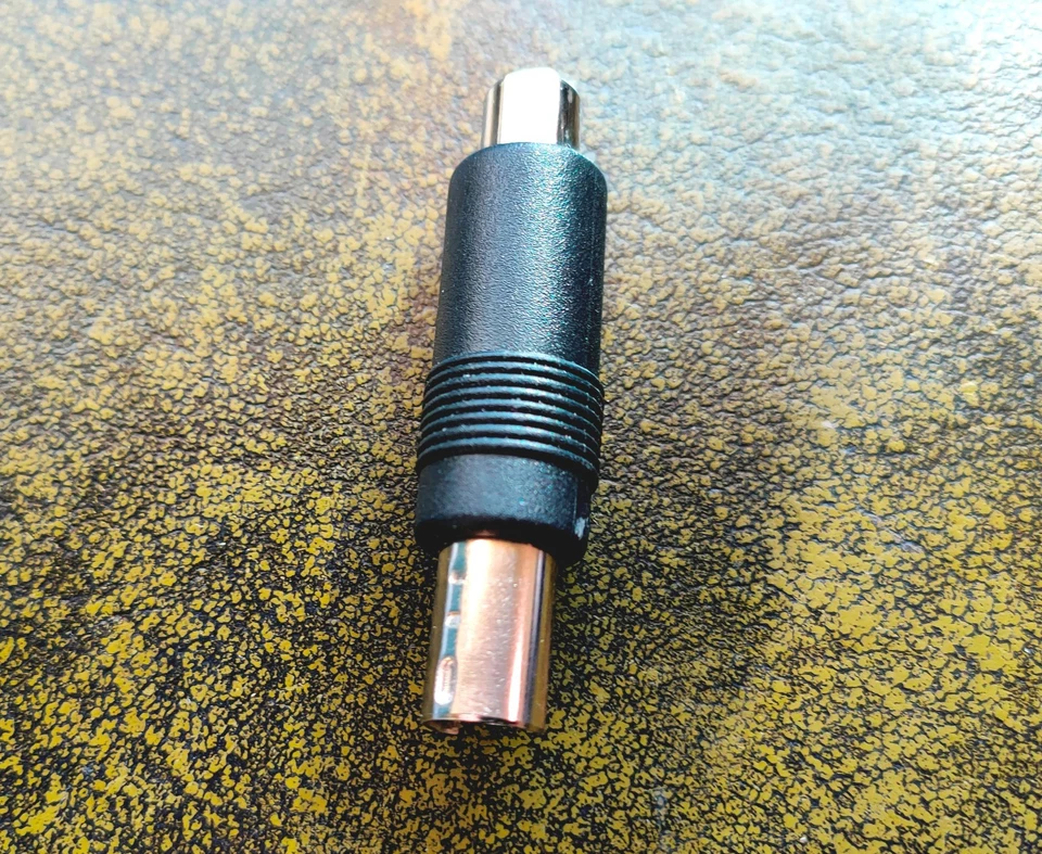 S-Video Male to RCA Phono Female Adapter - Image 4 of 4